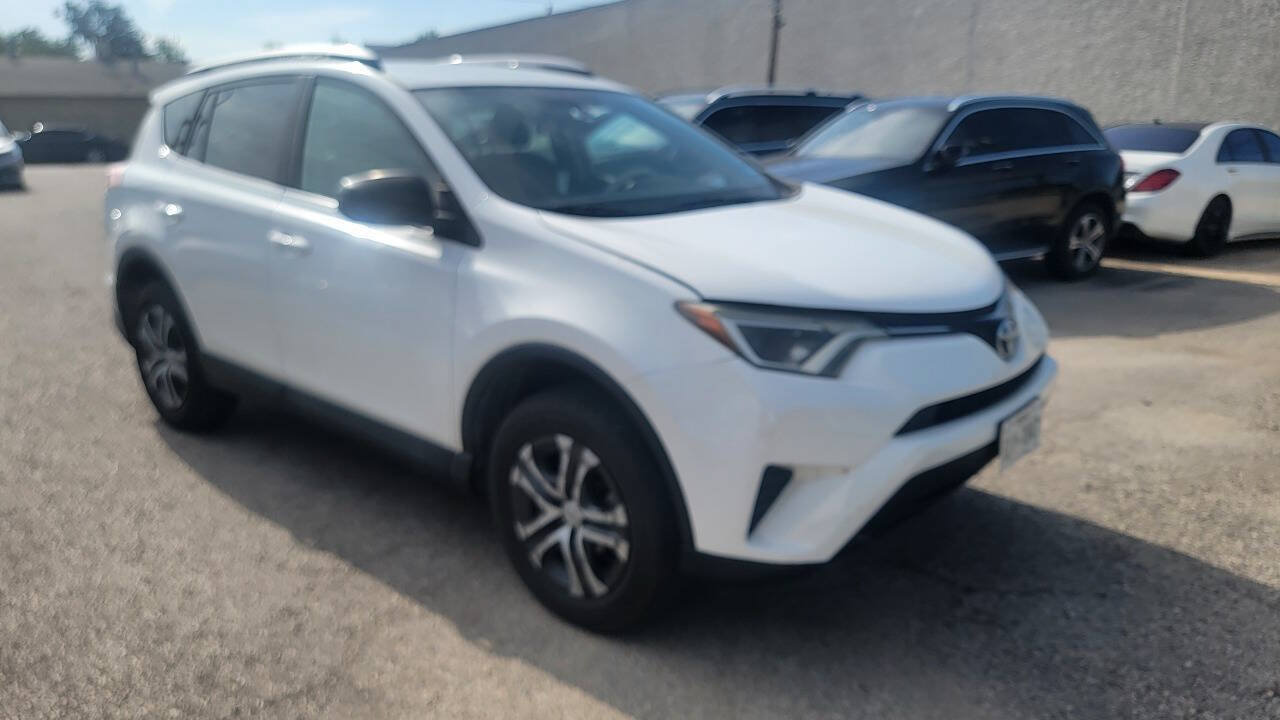 Used 2016 Toyota RAV4 LE FWD image 2