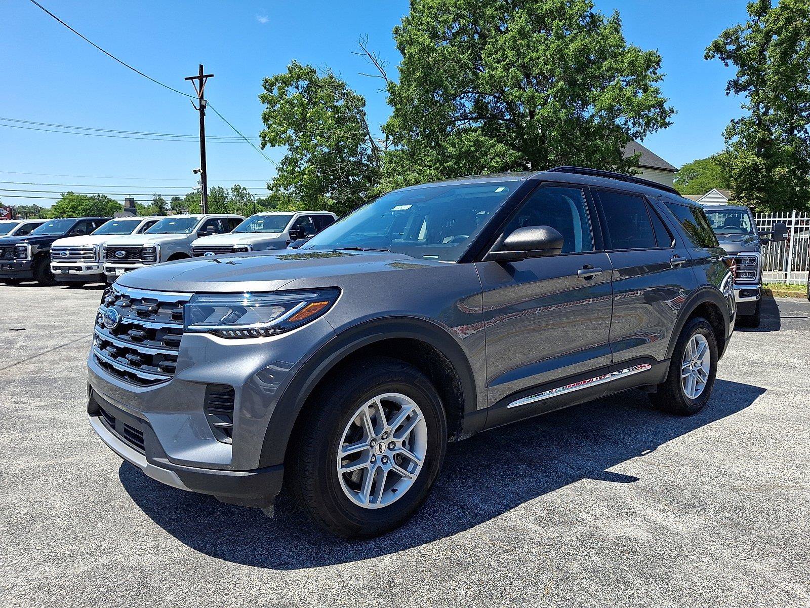 Certified 2025 Ford Explorer Active AWD/4WD image 3