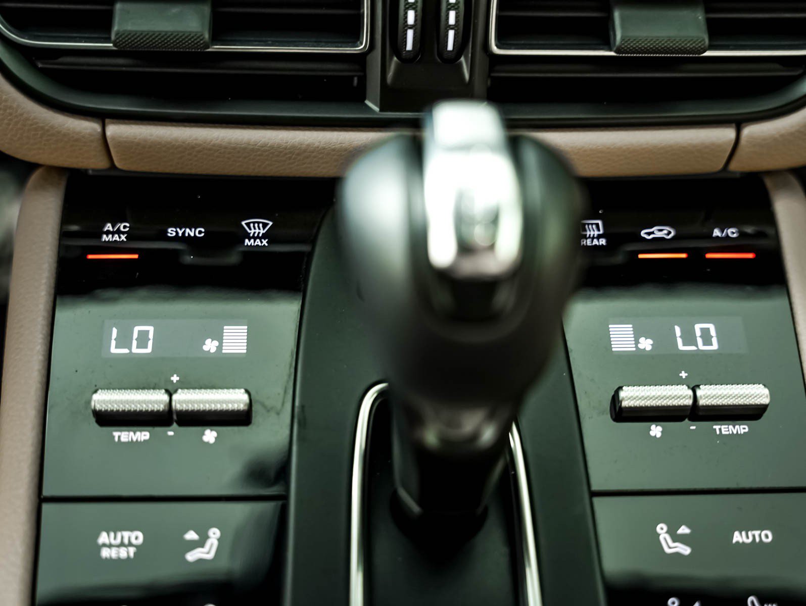 Certified 2025 Porsche Macan S AWD/4WD image 21