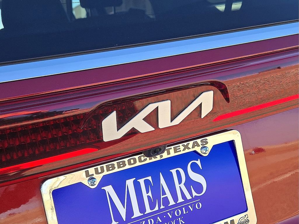 Used 2024 Kia Carnival LX image 13