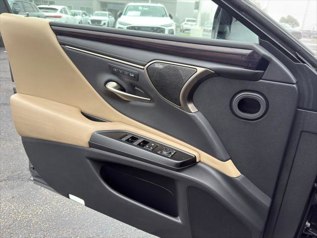 Used 2020 Lexus ES 350 Ultra Luxury w/ Accessory Package 2 FWD image 21