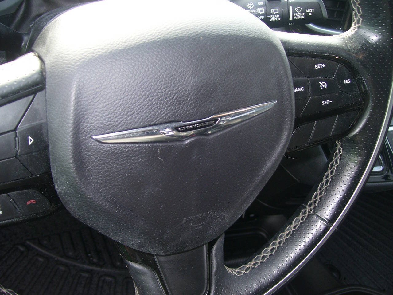 Used 2018 Chrysler Pacifica Limited w/ S Appearance Package FWD image 12