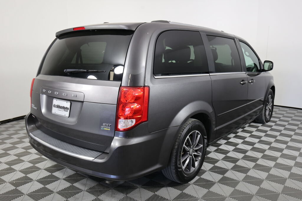 Used 2017 Dodge Grand Caravan SXT FWD image 2