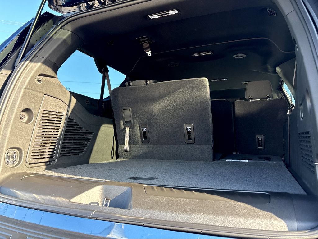 New 2026 Chevrolet Suburban LS RWD image 37