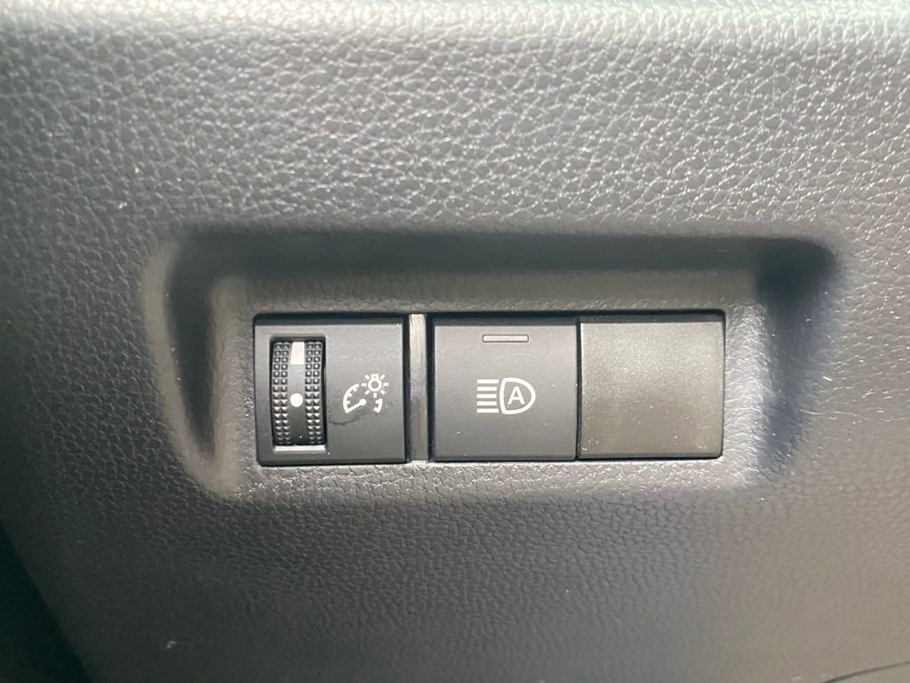 Used 2025 Toyota RAV4 SE image 25