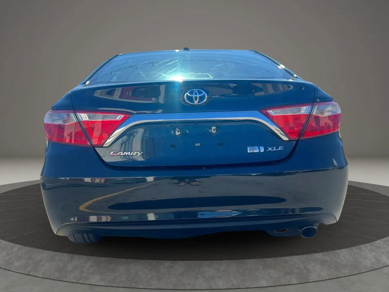 Used 2017 Toyota Camry XLE w/ Moonroof Package FWD image 6