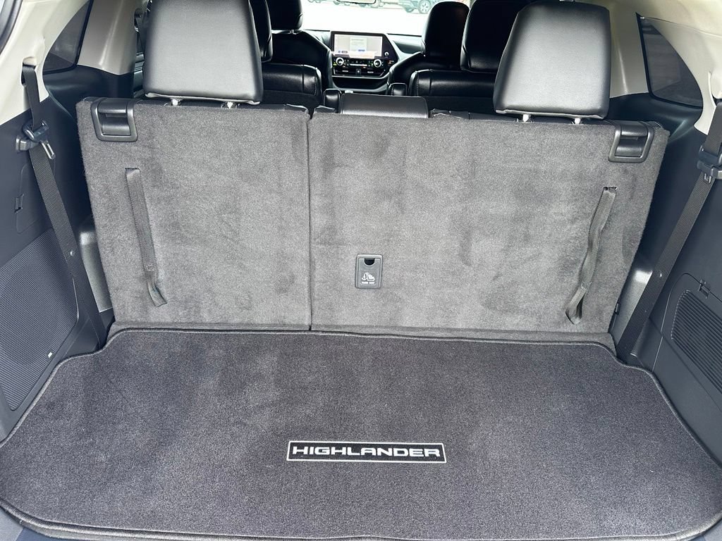 Certified 2024 Toyota Highlander Platinum AWD/4WD image 33