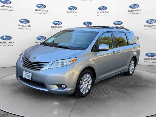 Used 2013 Toyota Sienna XLE w/ Entertainment Pkg image 8
