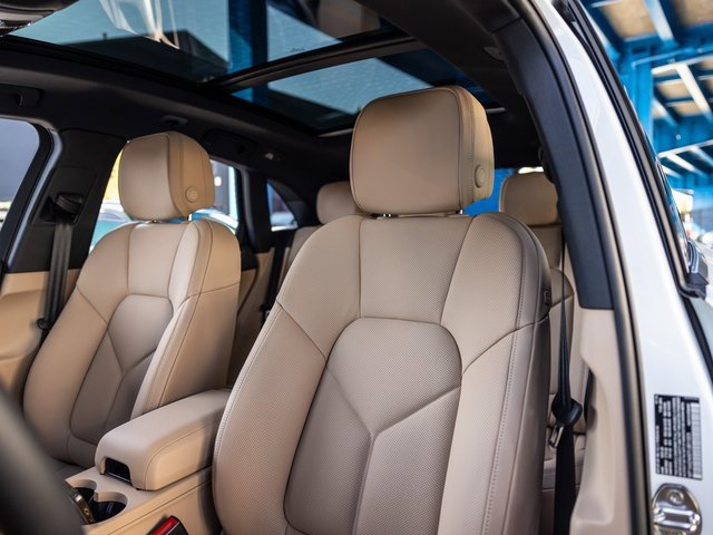 New 2026 Porsche Macan image 5