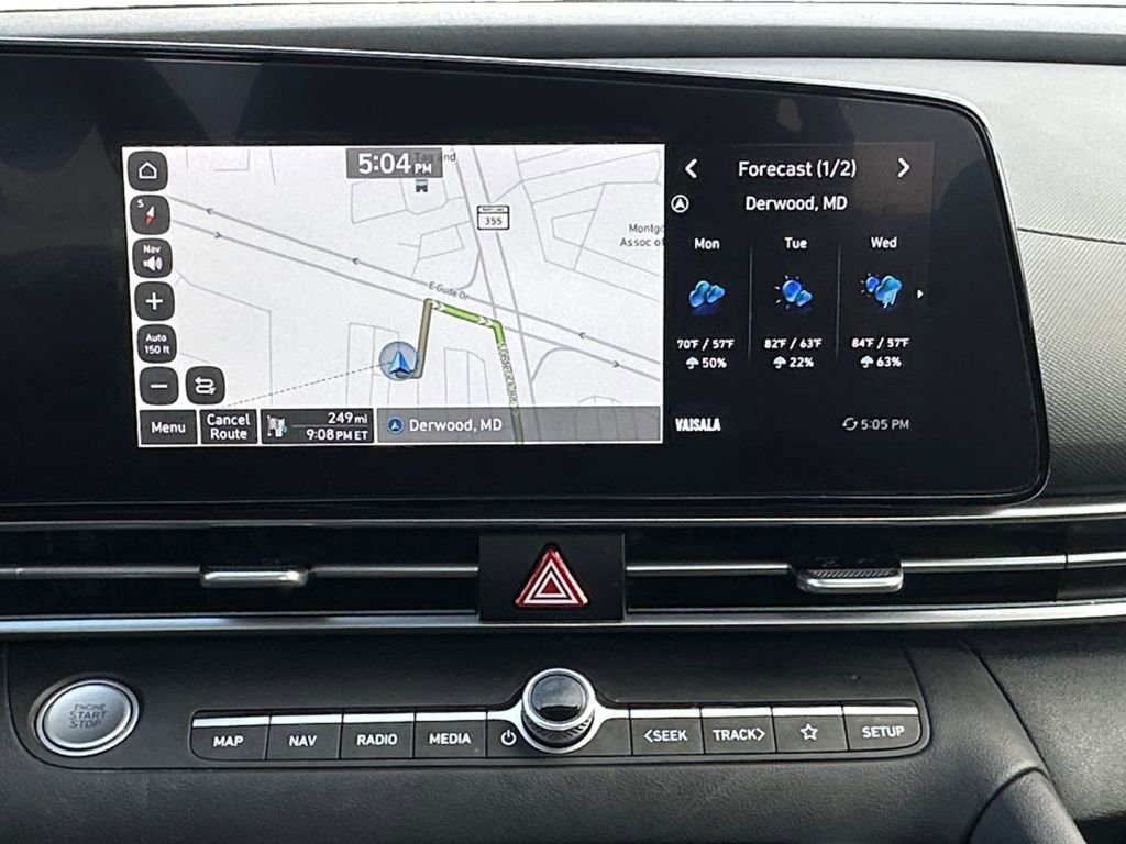 Used 2023 Hyundai Elantra Limited w/ Preferred Accessory Package image 15