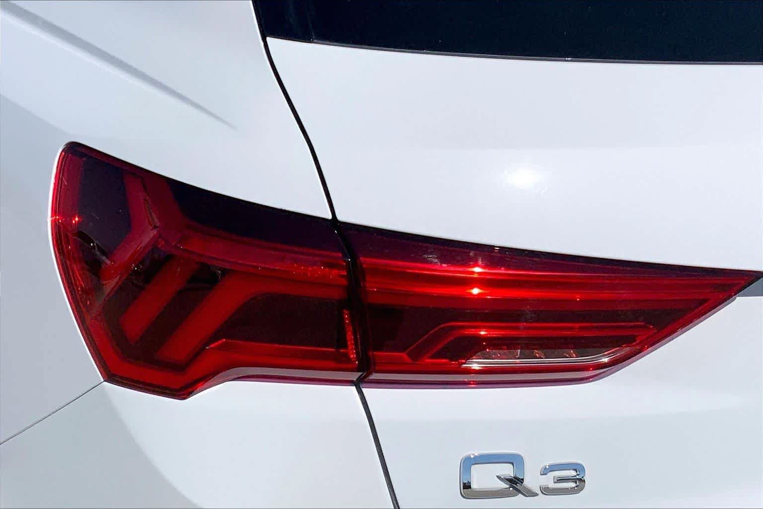 Used 2022 Audi Q3 2.0T Premium Plus w/ Premium Plus Package AWD/4WD image 28