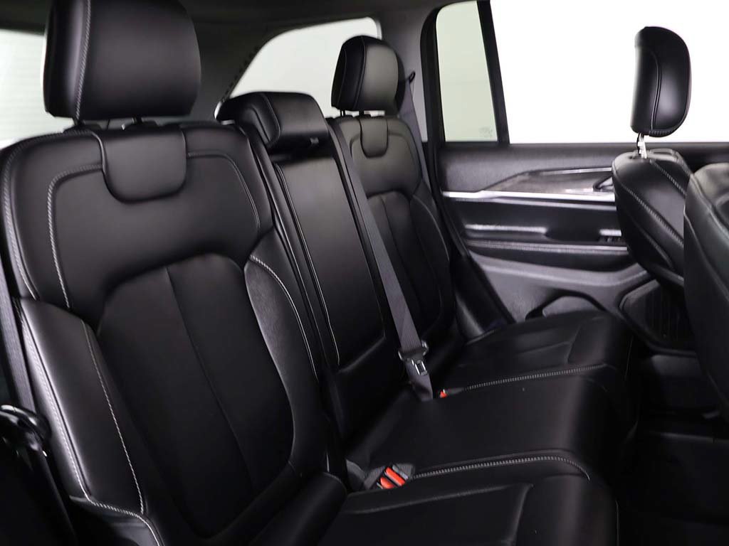 Used 2023 Jeep Grand Cherokee Limited AWD/4WD image 35