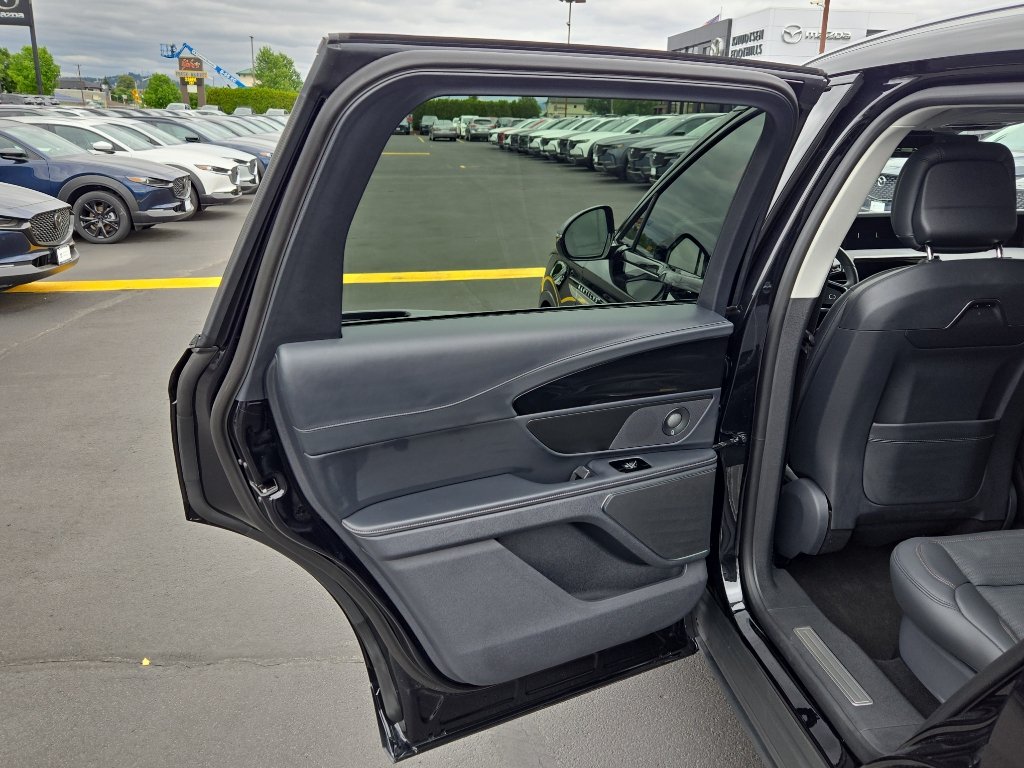 Used 2026 Lincoln Nautilus Reserve AWD/4WD image 13