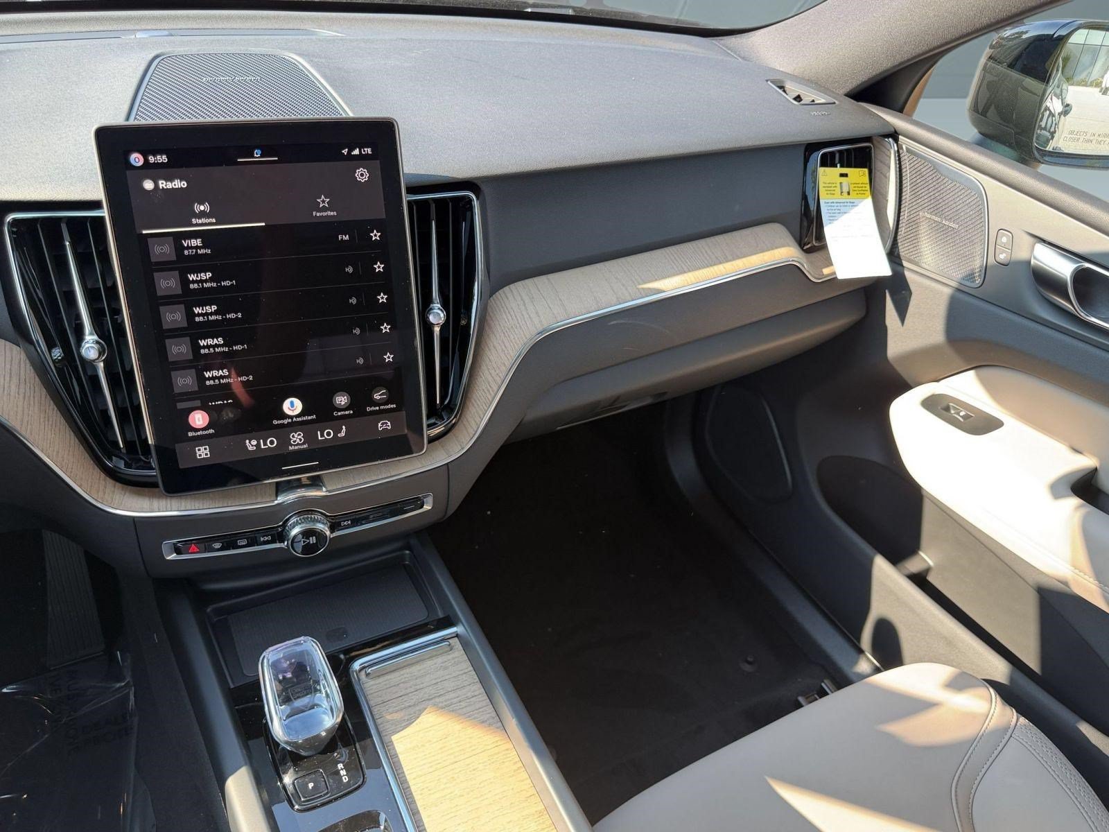 New 2027 Volvo XC60 B5 Plus AWD/4WD image 28