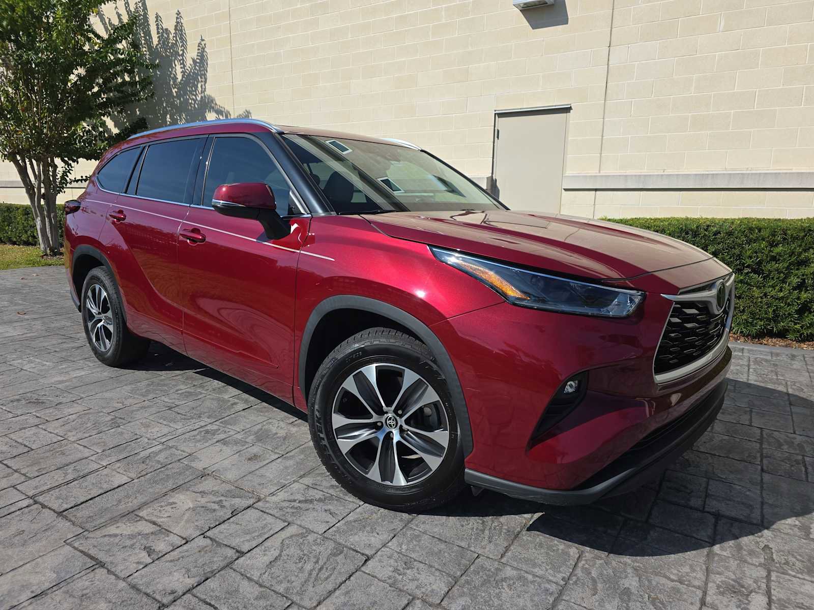 Used 2021 Toyota Highlander XLE image 28