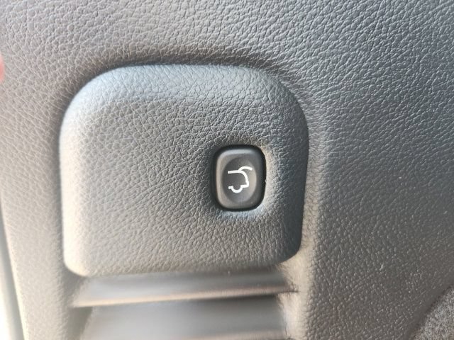 Used 2018 Jeep Grand Cherokee Altitude RWD image 24