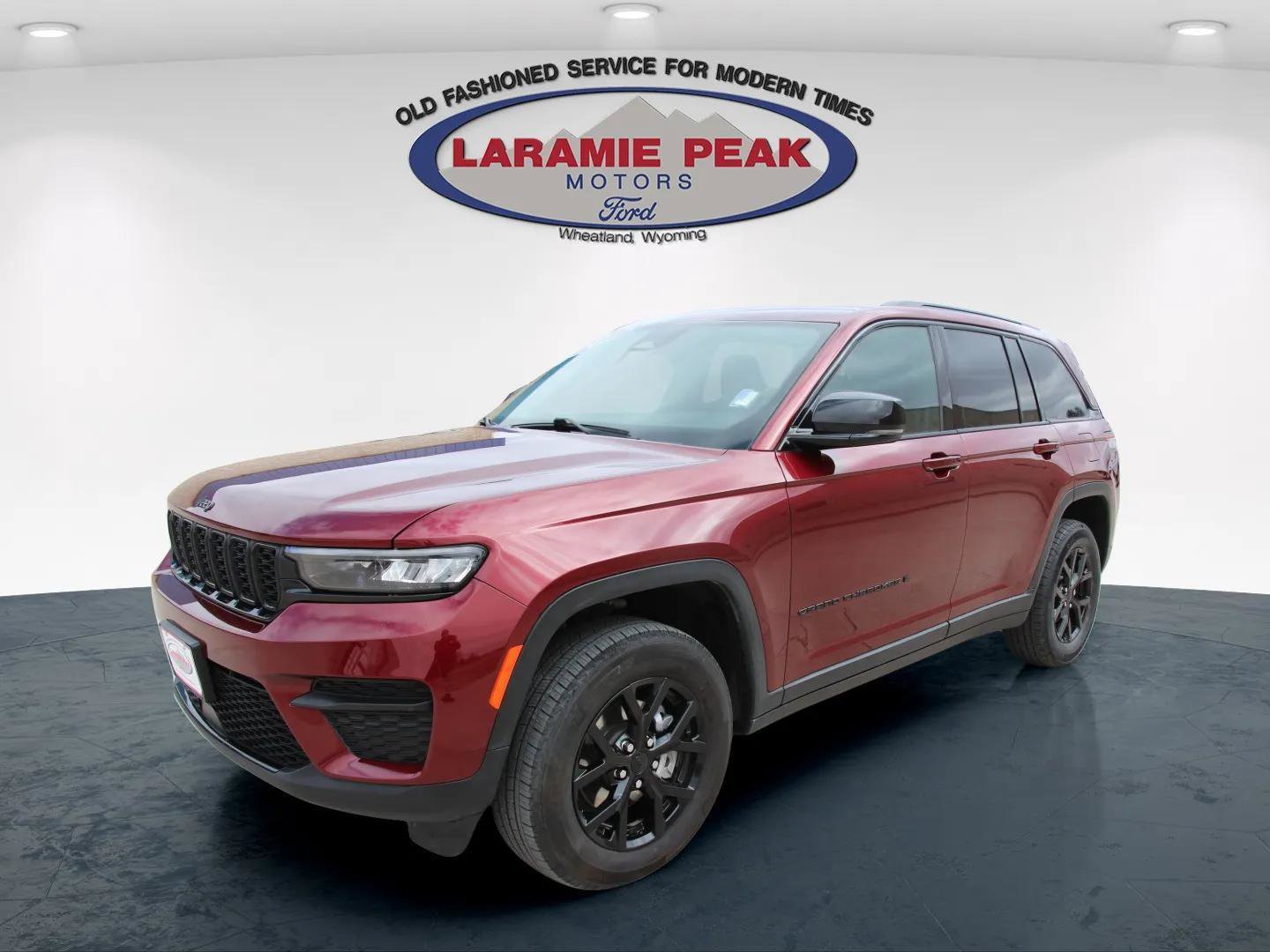 Used 2025 Jeep Grand Cherokee Altitude image 7
