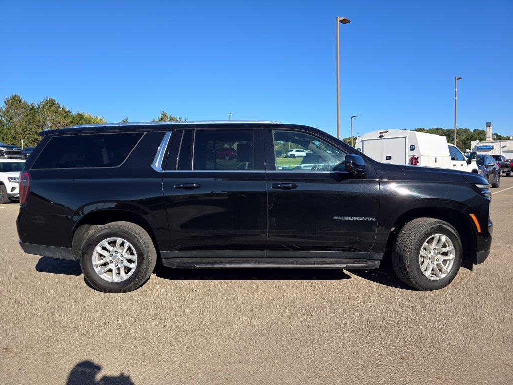 Used 2025 Chevrolet Suburban LT AWD/4WD image 24