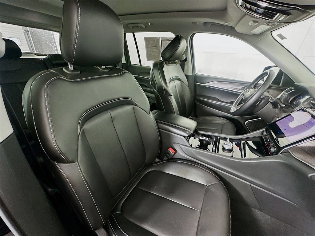 Used 2022 Jeep Grand Cherokee Limited image 28