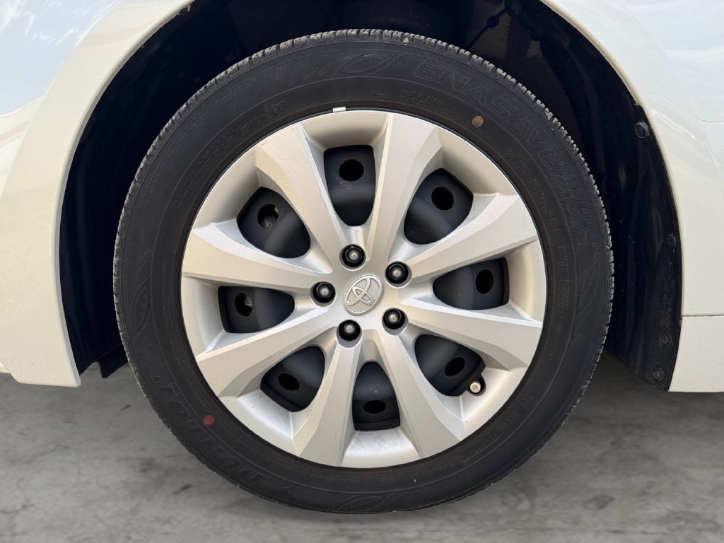 Used 2023 Toyota Corolla LE w/ Carpet Mat Package (TMS) FWD image 9