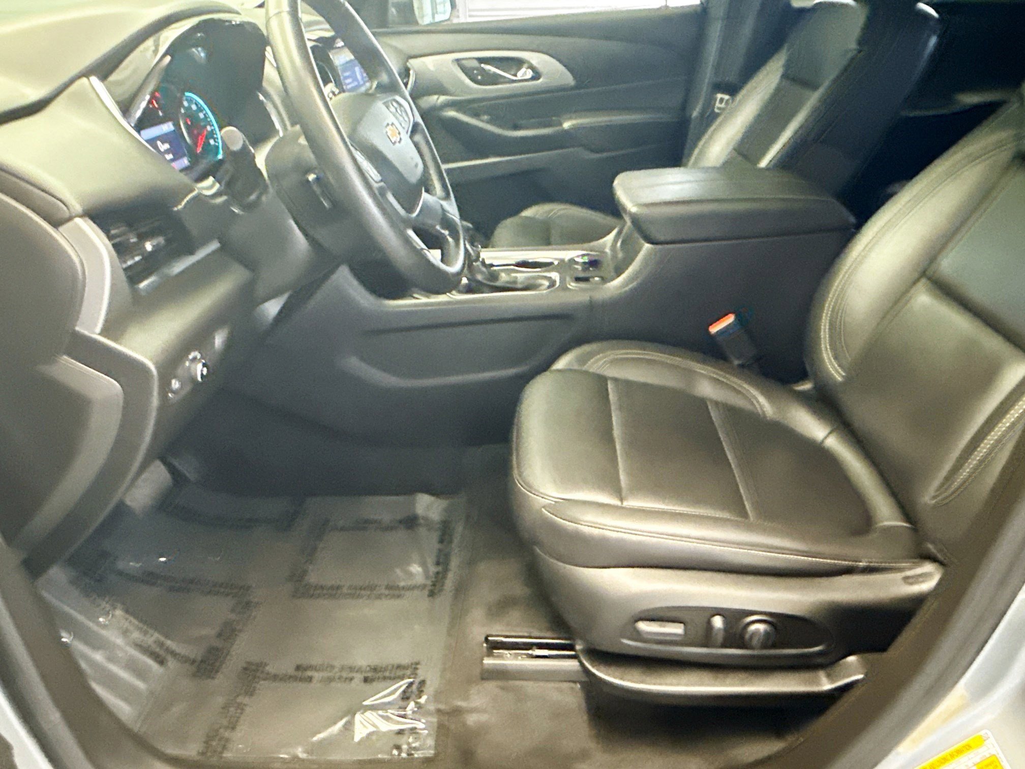 Used 2023 Chevrolet Traverse LT image 14