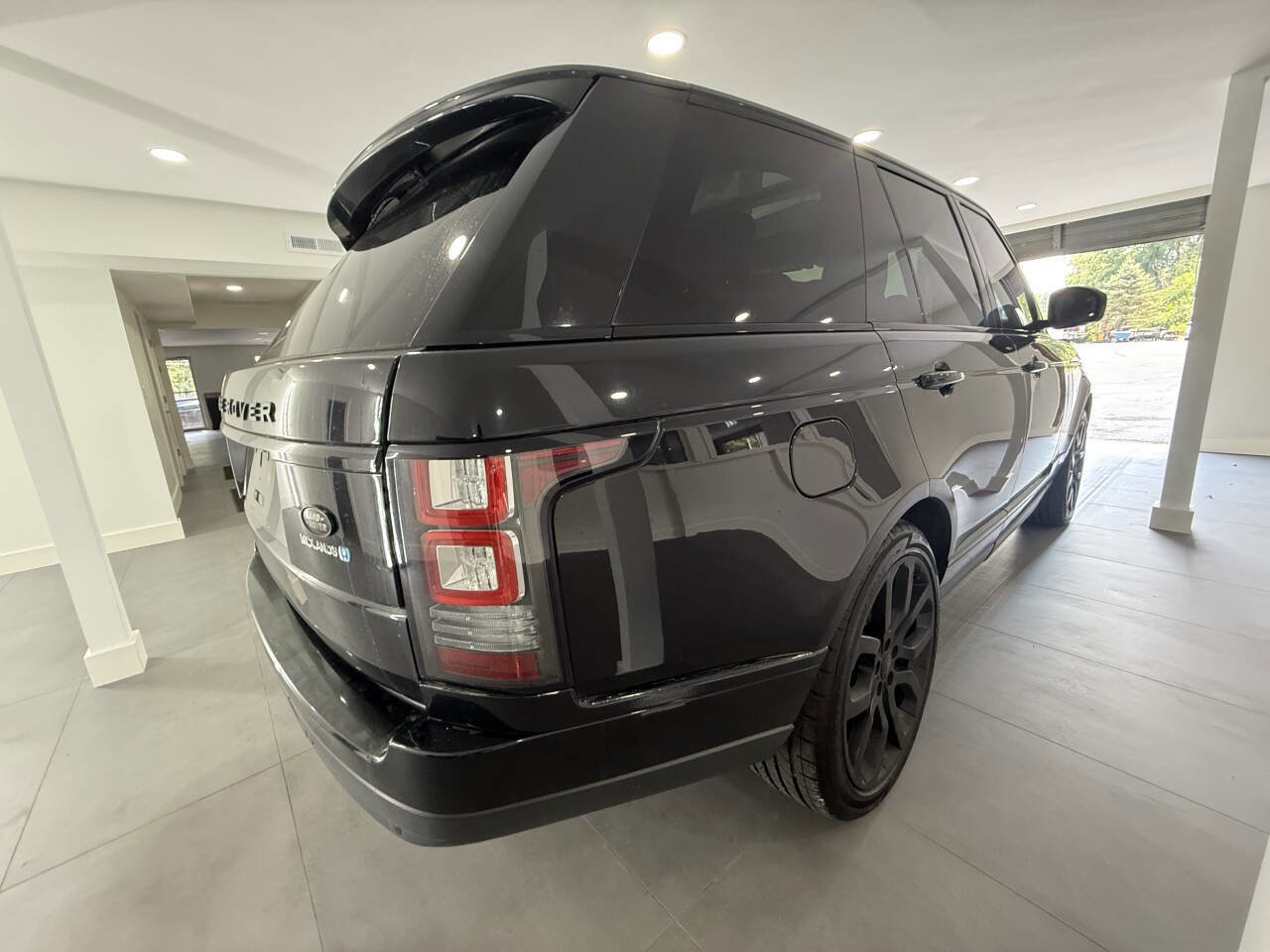 Used 2014 Land Rover Range Rover Supercharged AWD/4WD image 18