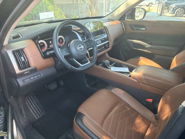 Used 2025 Nissan Pathfinder Platinum FWD image 12