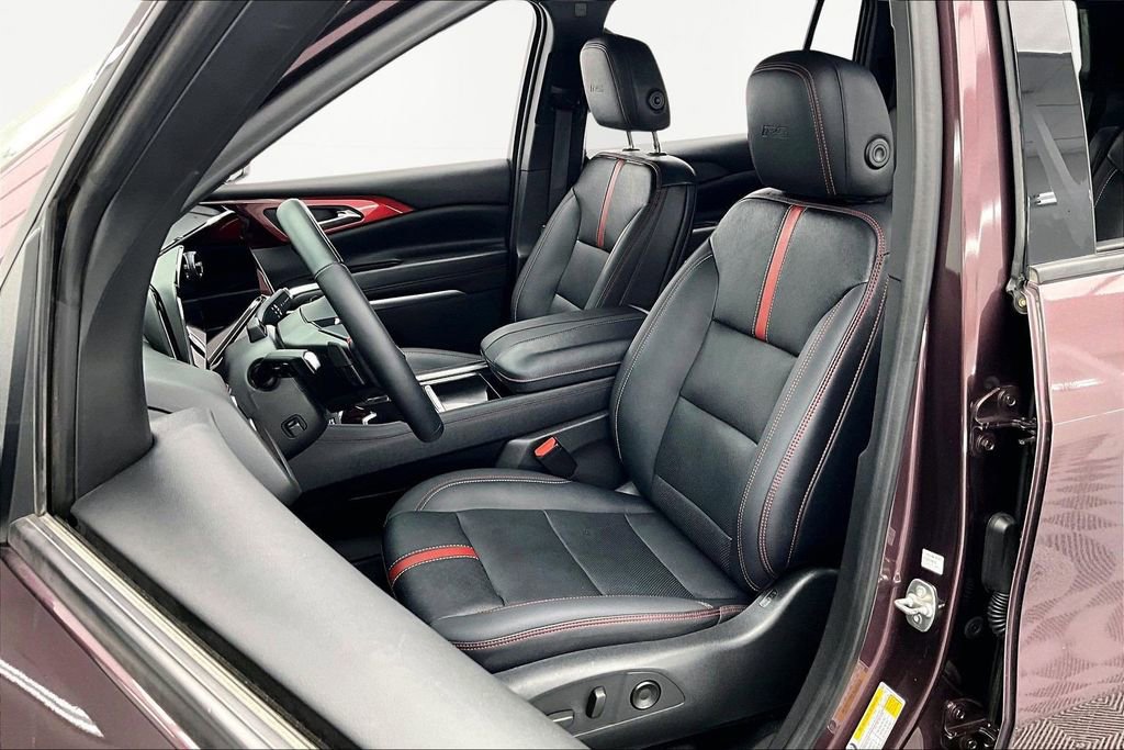 Used 2024 Chevrolet Traverse RS image 25