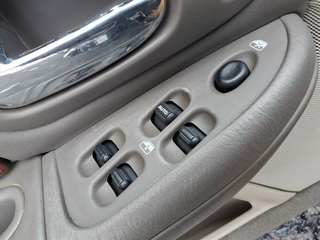 Used 2004 Chrysler 300M image 17