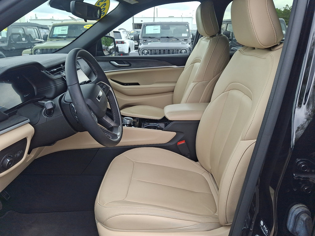 Used 2023 Jeep Grand Cherokee Limited AWD/4WD image 23