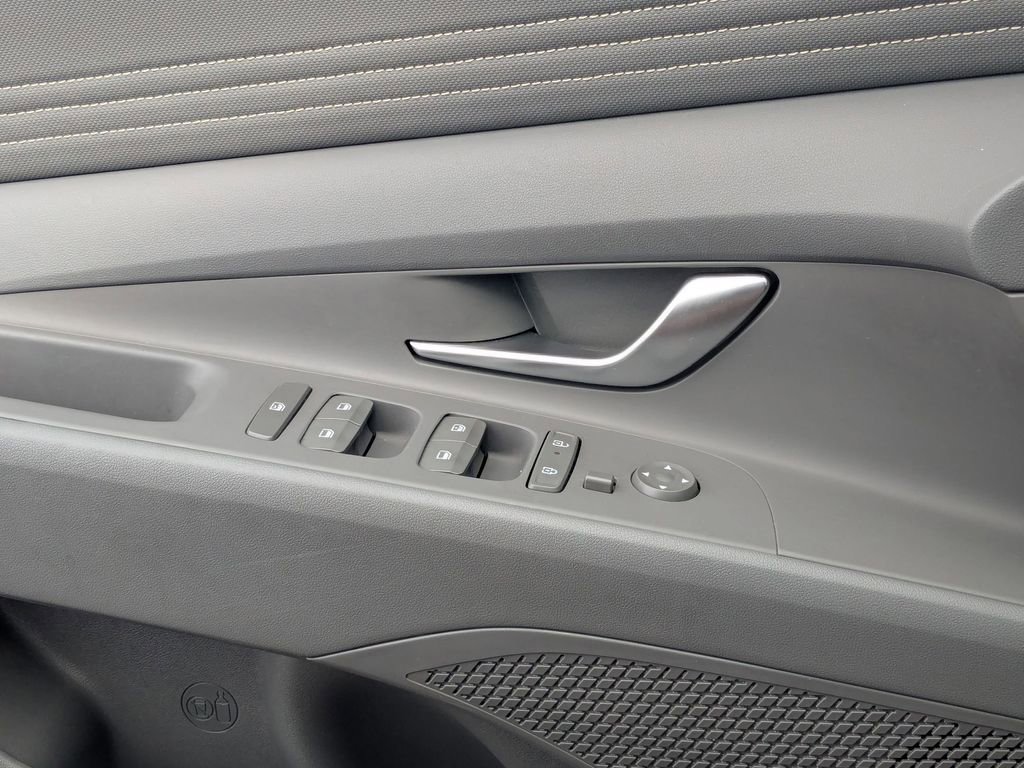 Used 2025 Hyundai Elantra SEL image 13