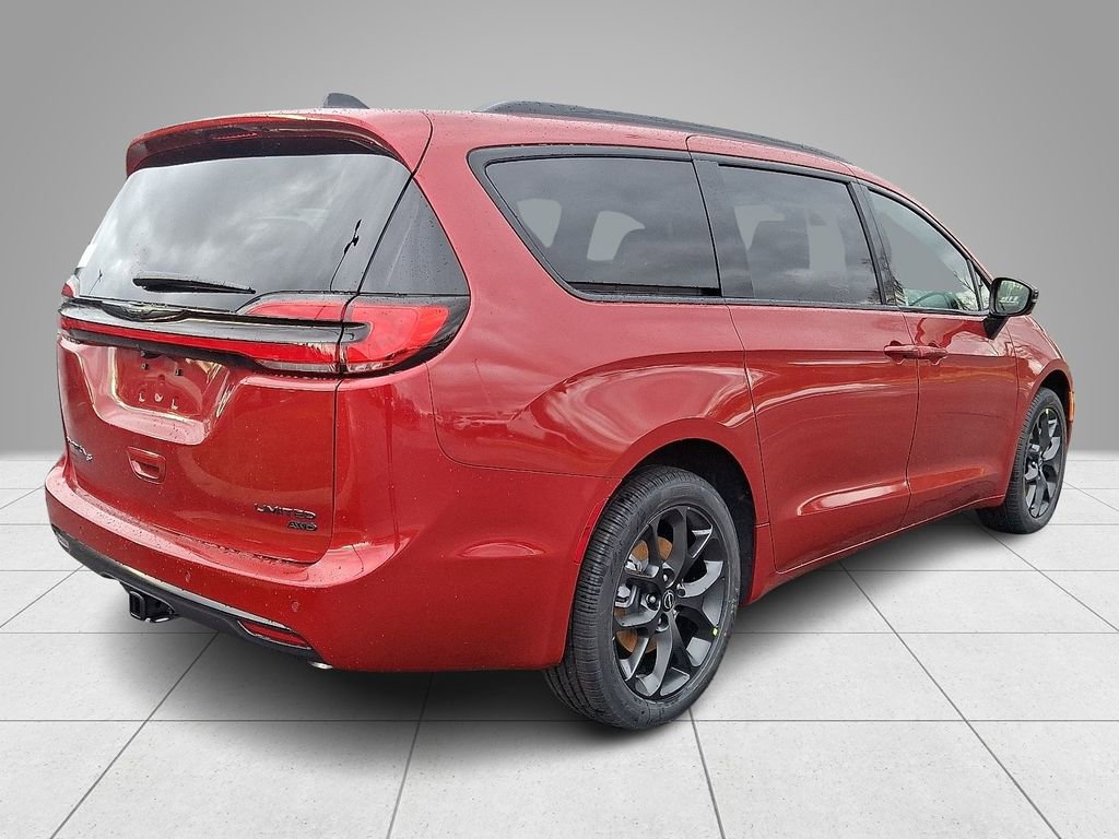 New 2026 Chrysler Pacifica Limited w/ S Appearance Package AWD/4WD image 4