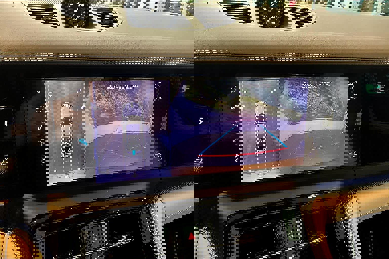 Used 2025 Porsche Panamera 4 image 28