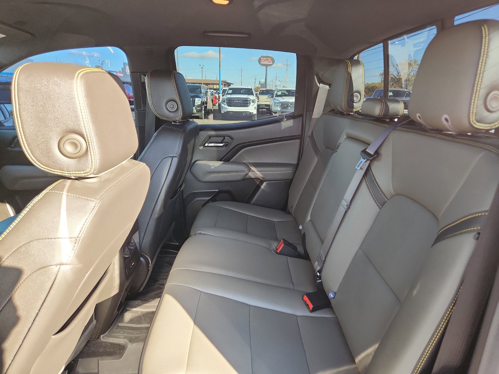 Used 2023 Chevrolet Colorado ZR2 w/ ZR2 Convenience Package III image 9