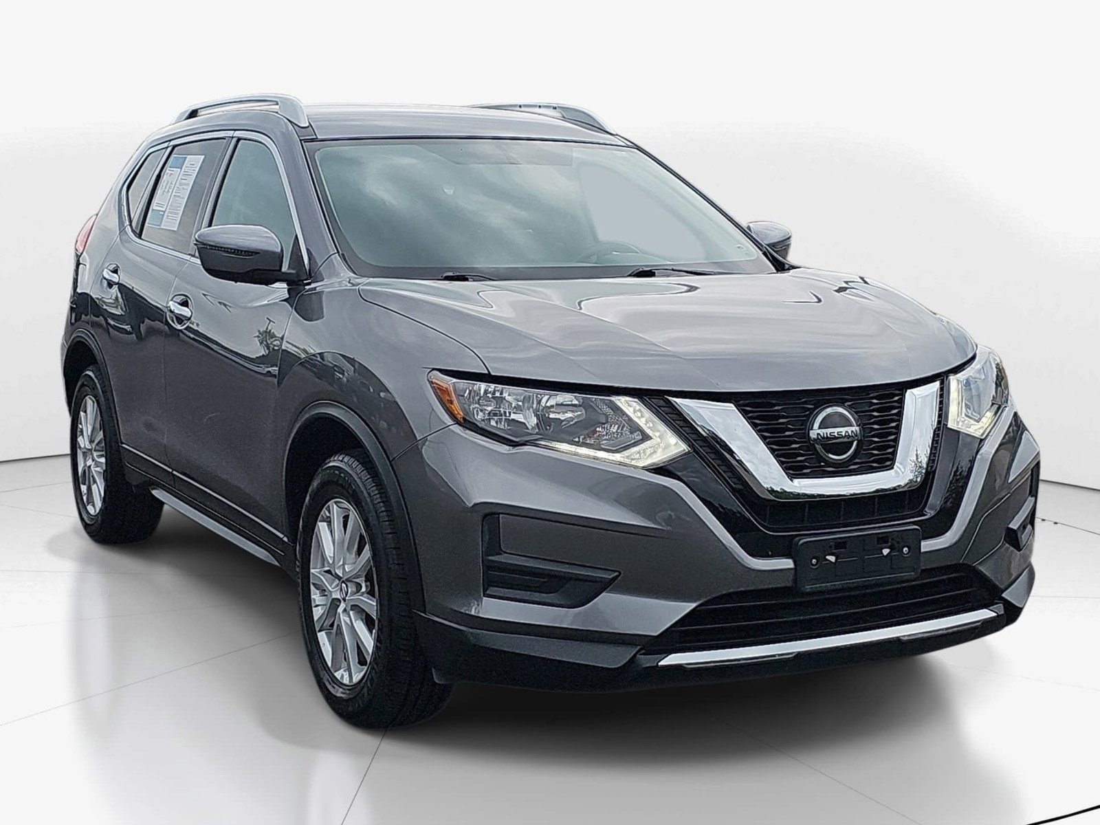 Used 2018 Nissan Rogue SV AWD/4WD image 2