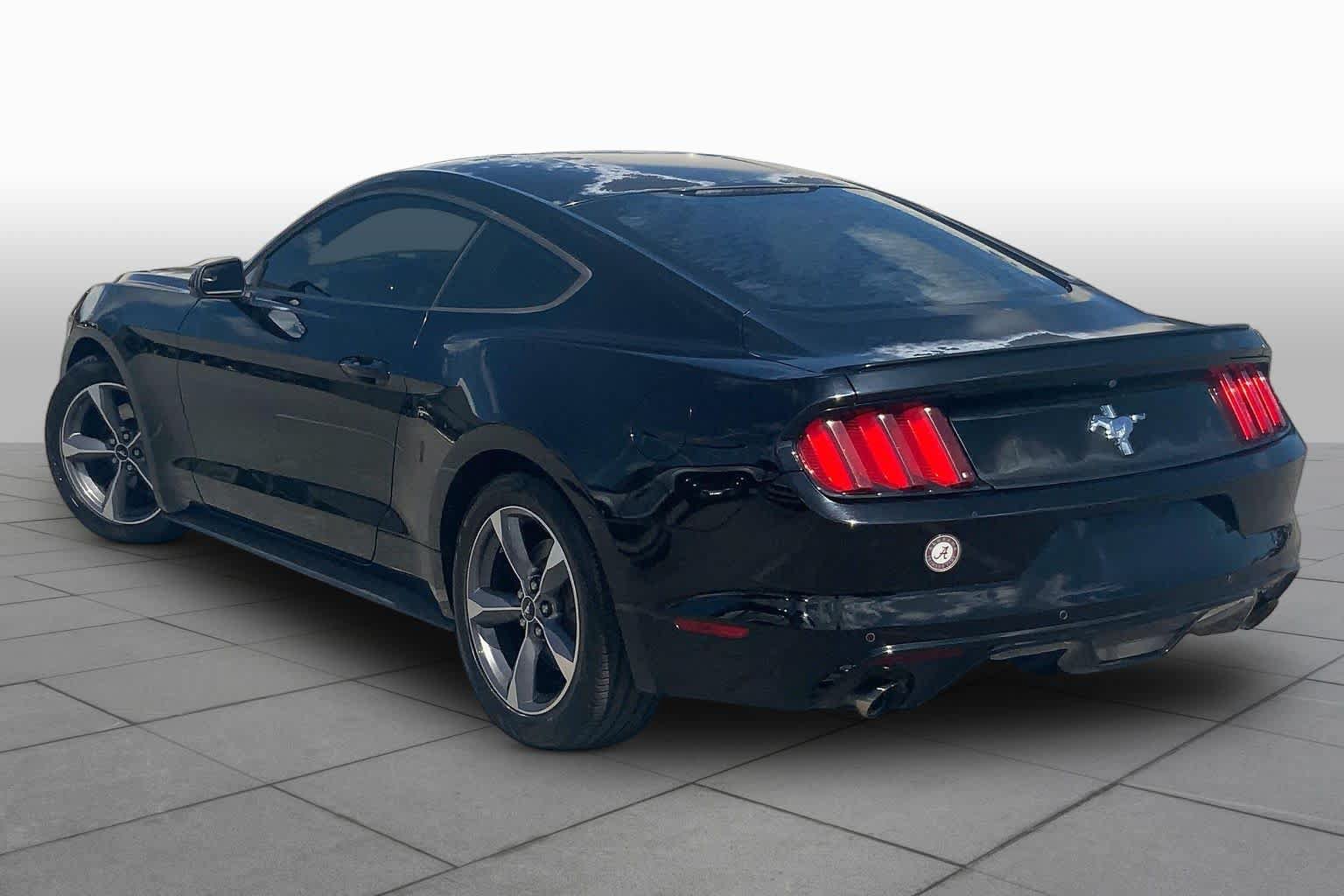 Used 2015 Ford Mustang Coupe w/ Equipment Group 051A RWD image 11