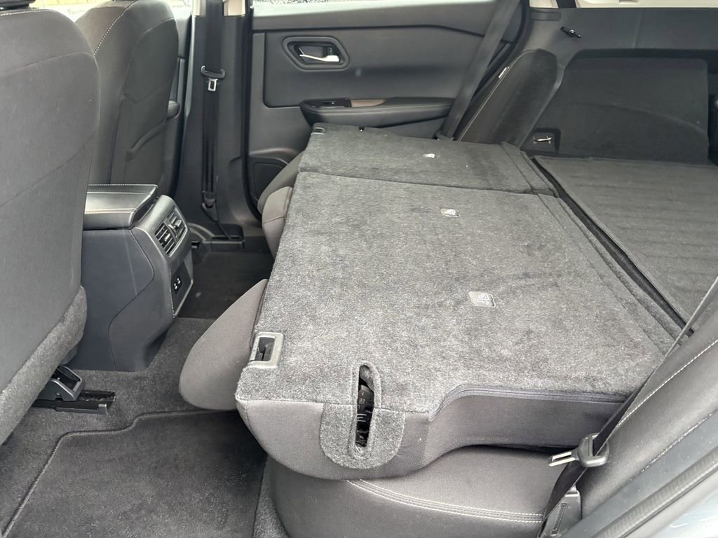 Used 2025 Nissan Rogue SV image 25
