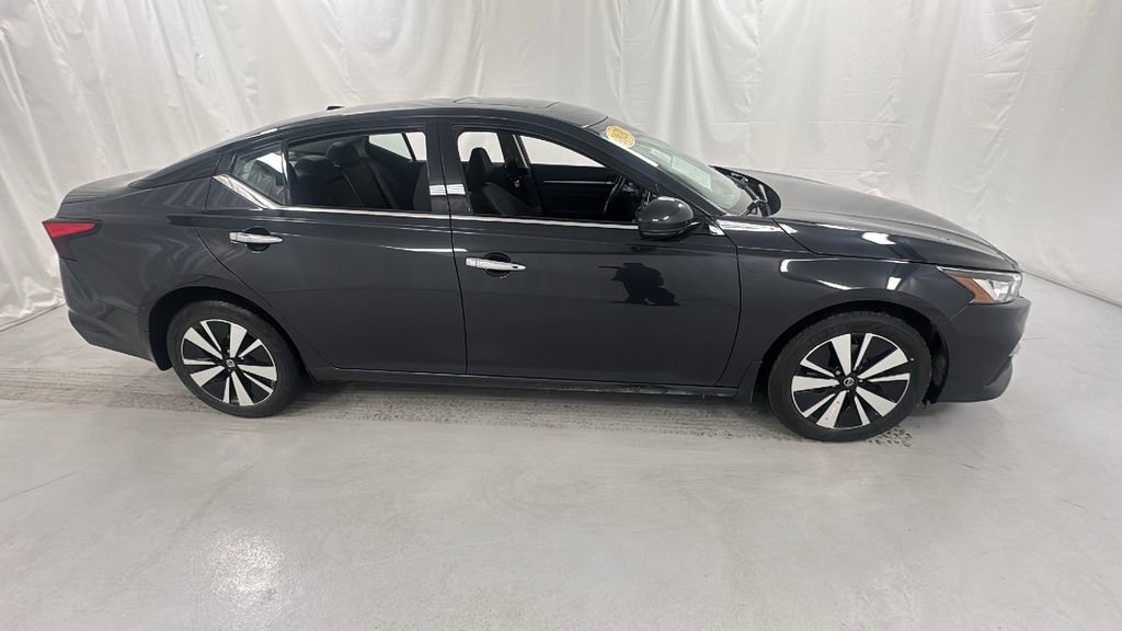 Used 2020 Nissan Altima 2.5 SV image 2