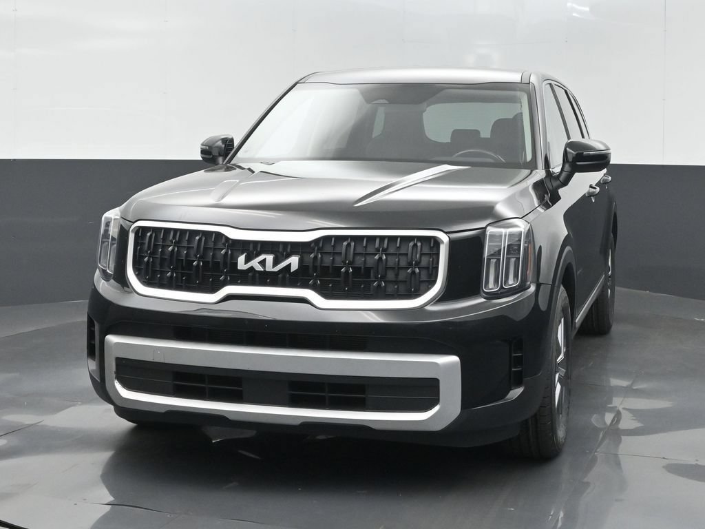 Used 2024 Kia Telluride LX FWD image 2