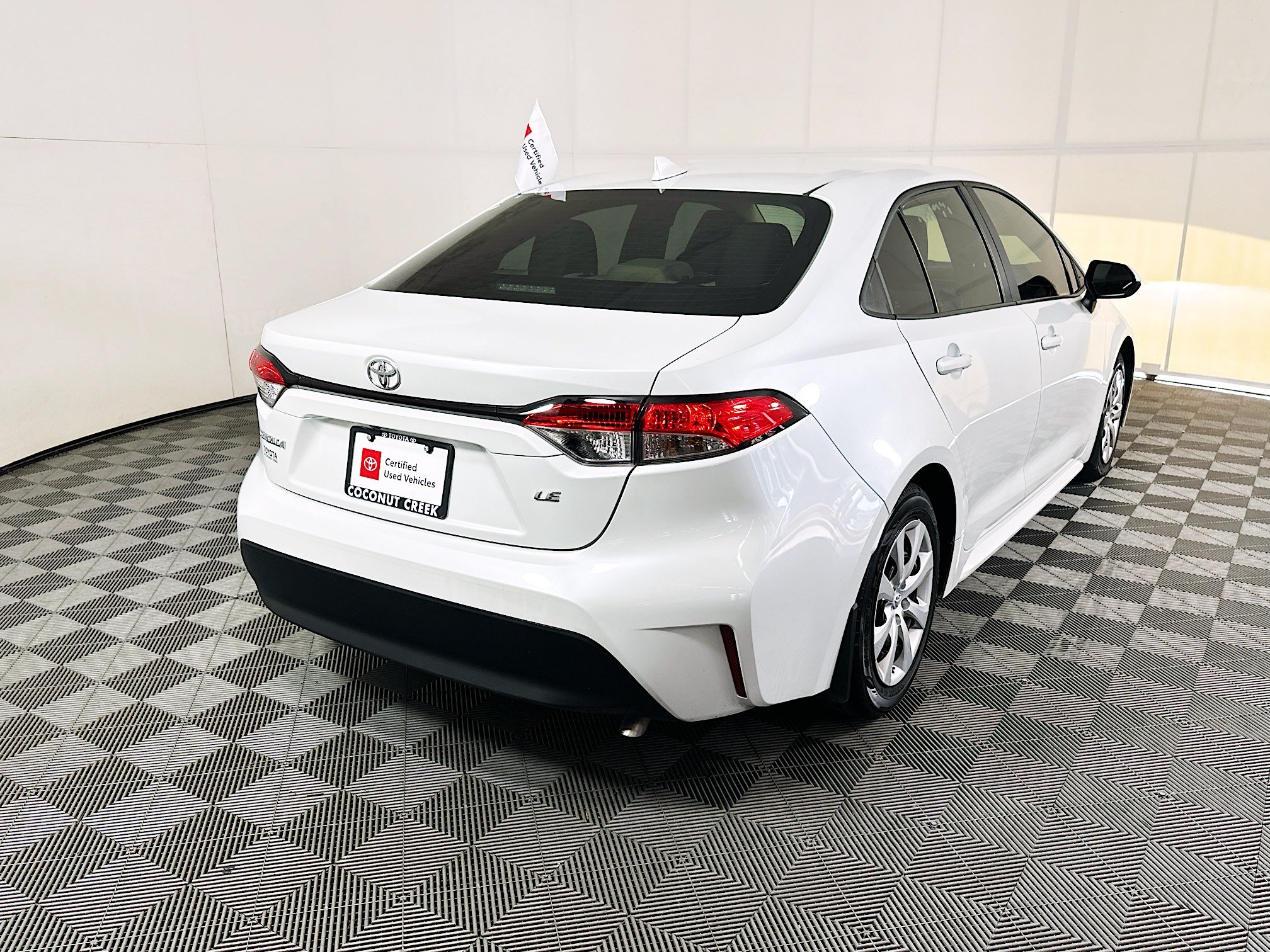 Certified 2025 Toyota Corolla LE FWD image 3