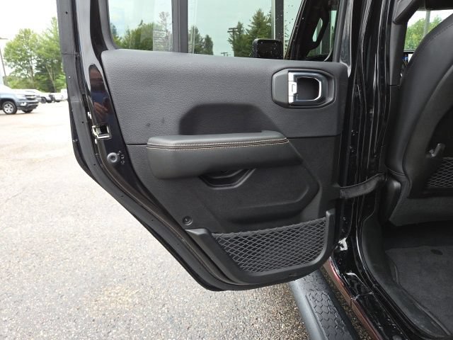 Used 2024 Jeep Wrangler Unlimited Sahara w/ Technology Group AWD/4WD image 46
