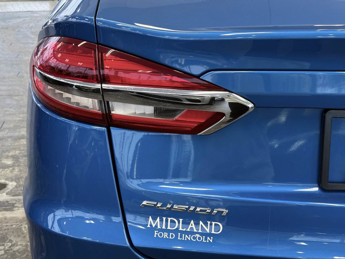 Used 2019 Ford Fusion SE image 32