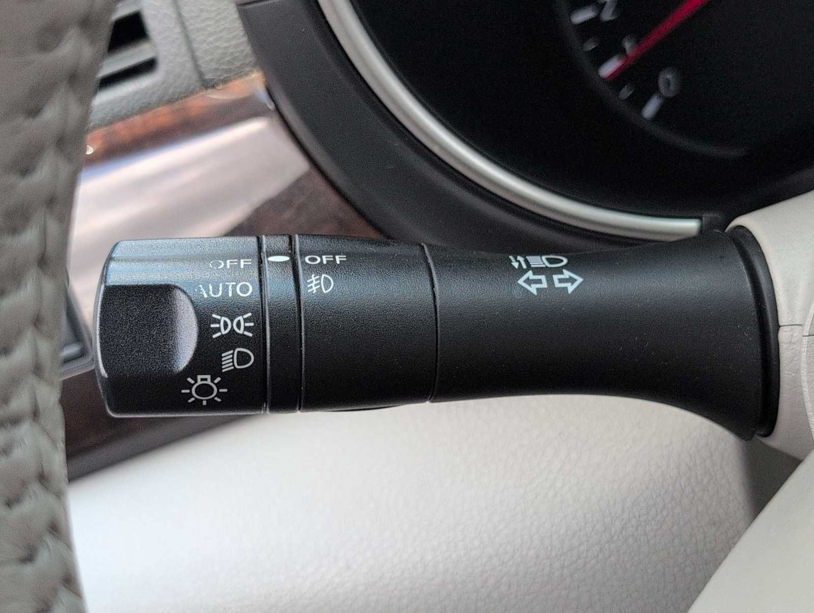 Used 2015 Nissan Quest SL FWD image 26