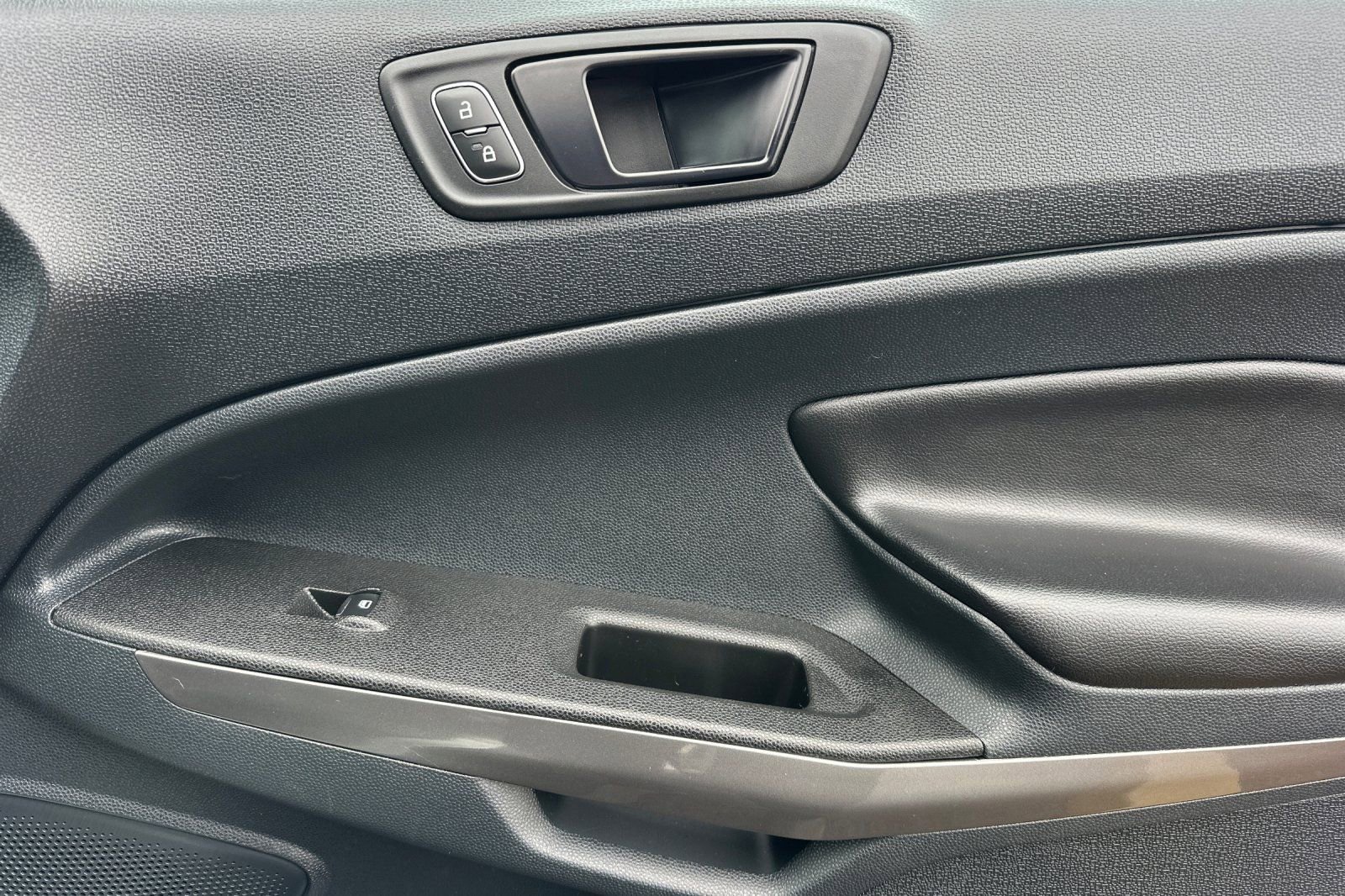 Used 2020 Ford EcoSport SES image 18