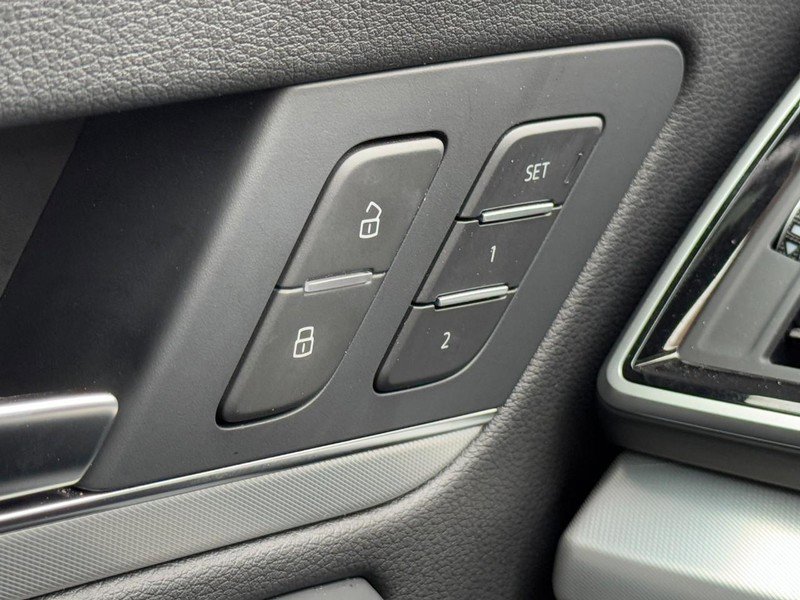 Used 2025 Audi Q5 2.0T Premium w/ Convenience Plus Package image 17