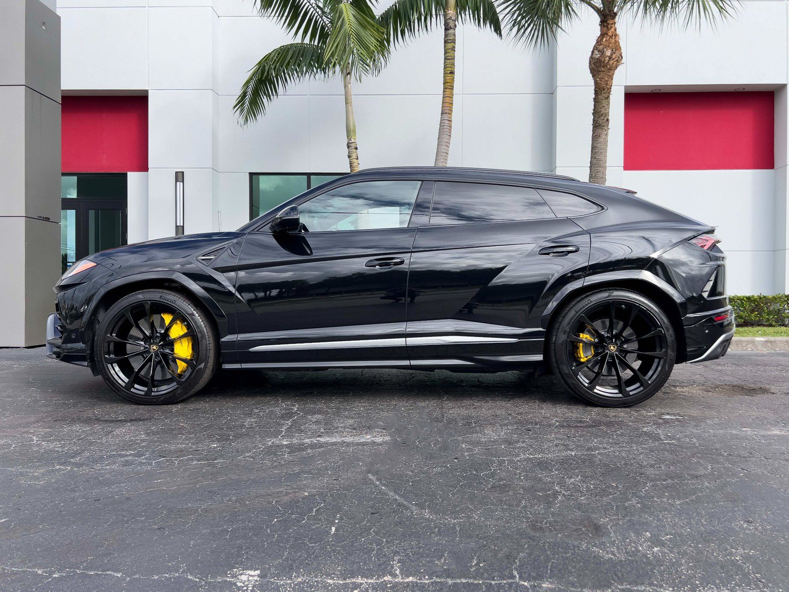 Used 2020 Lamborghini Urus AWD/4WD image 9