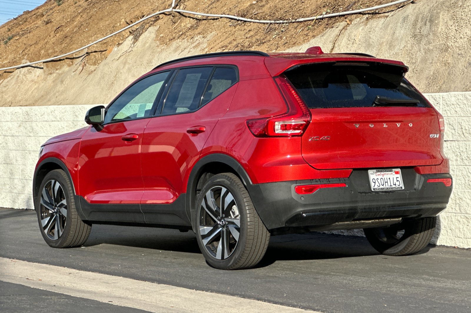 New 2025 Volvo XC40 B5 Plus image 6
