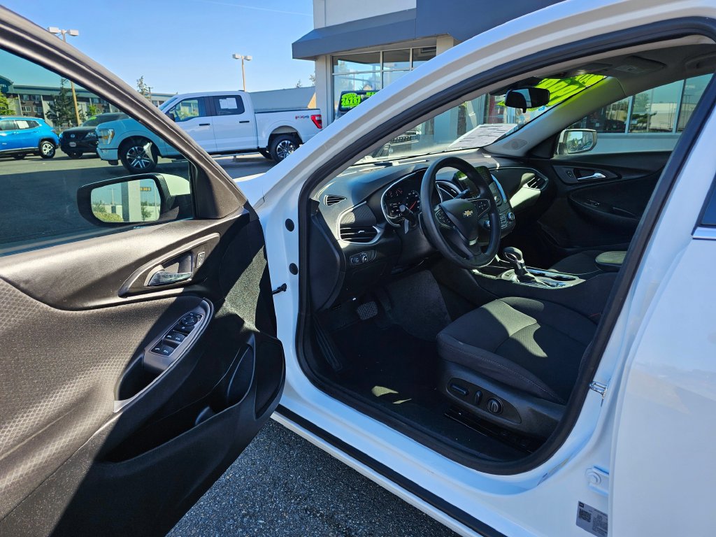Used 2024 Chevrolet Malibu LT FWD image 16