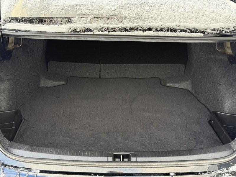 Used 2025 Toyota Corolla LE image 9