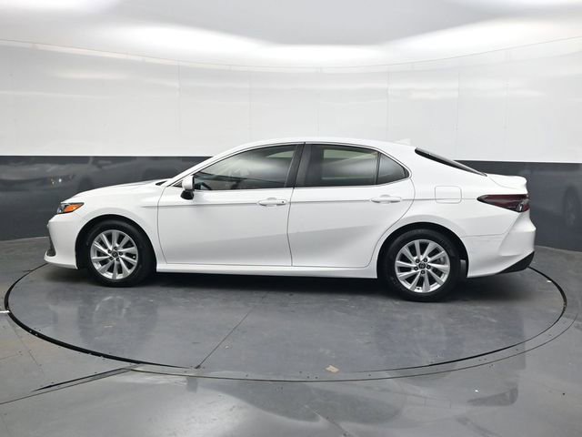 Used 2022 Toyota Camry LE image 7